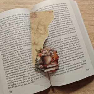 Marque-page papier et tasse